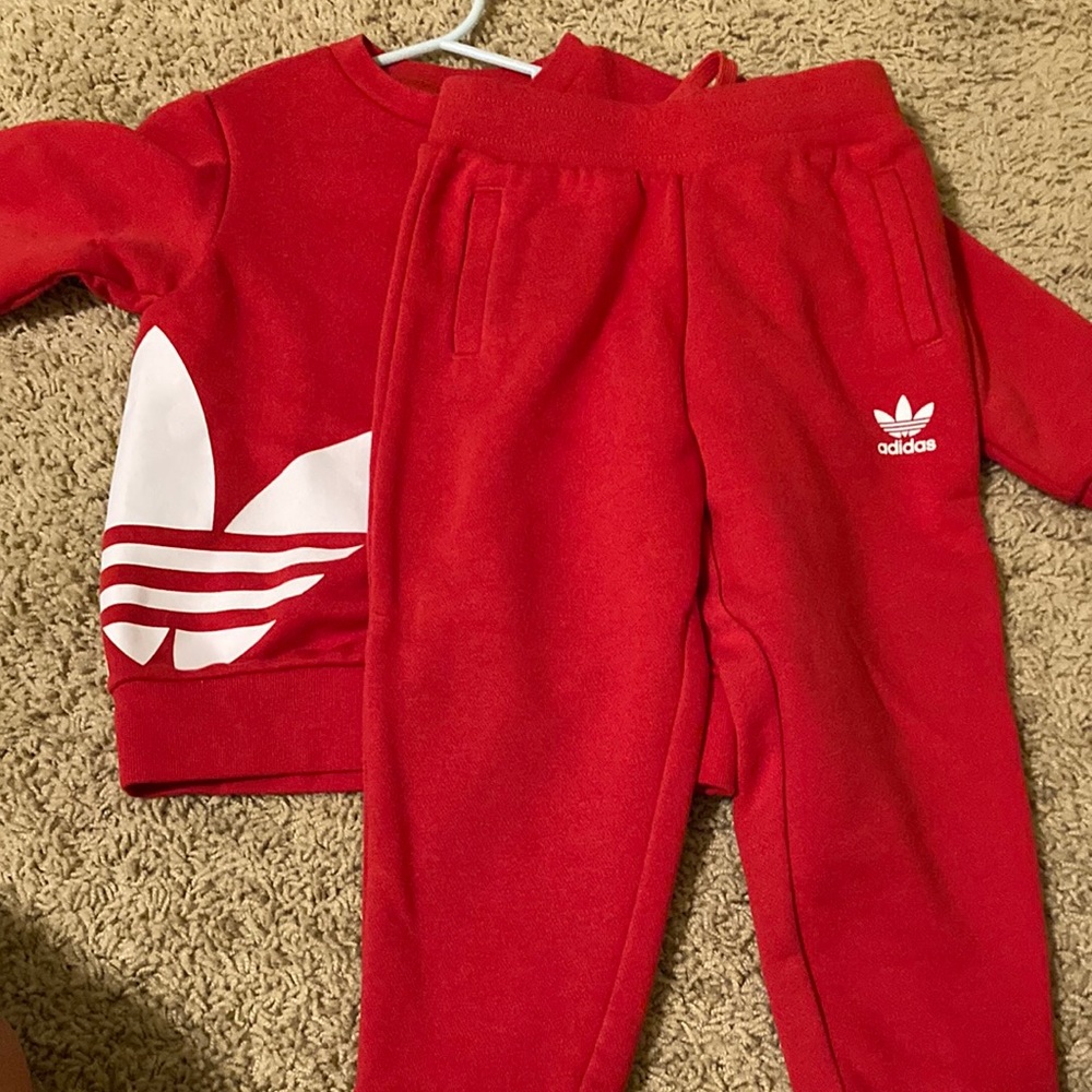 Cute Adidas sweatsuit set!!!!